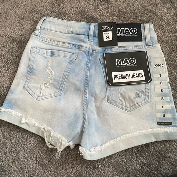 Light Wash Denim Shorts - Picture 2 of 2